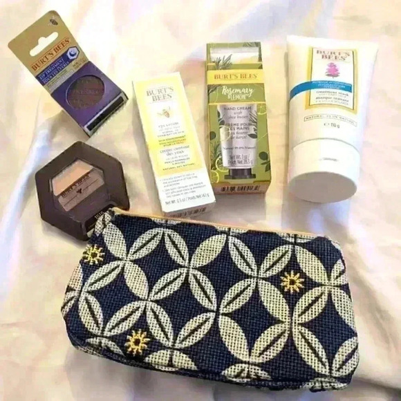 Burt's Bees Bees Natural Skincare & Cosmetics Bundle - 6 pieces bnib - Picture 1 of 6